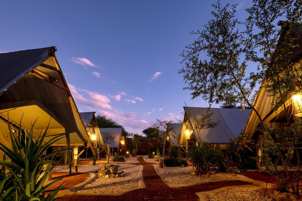 Urban Camp Hotel Уиндхоек Екстериор снимка