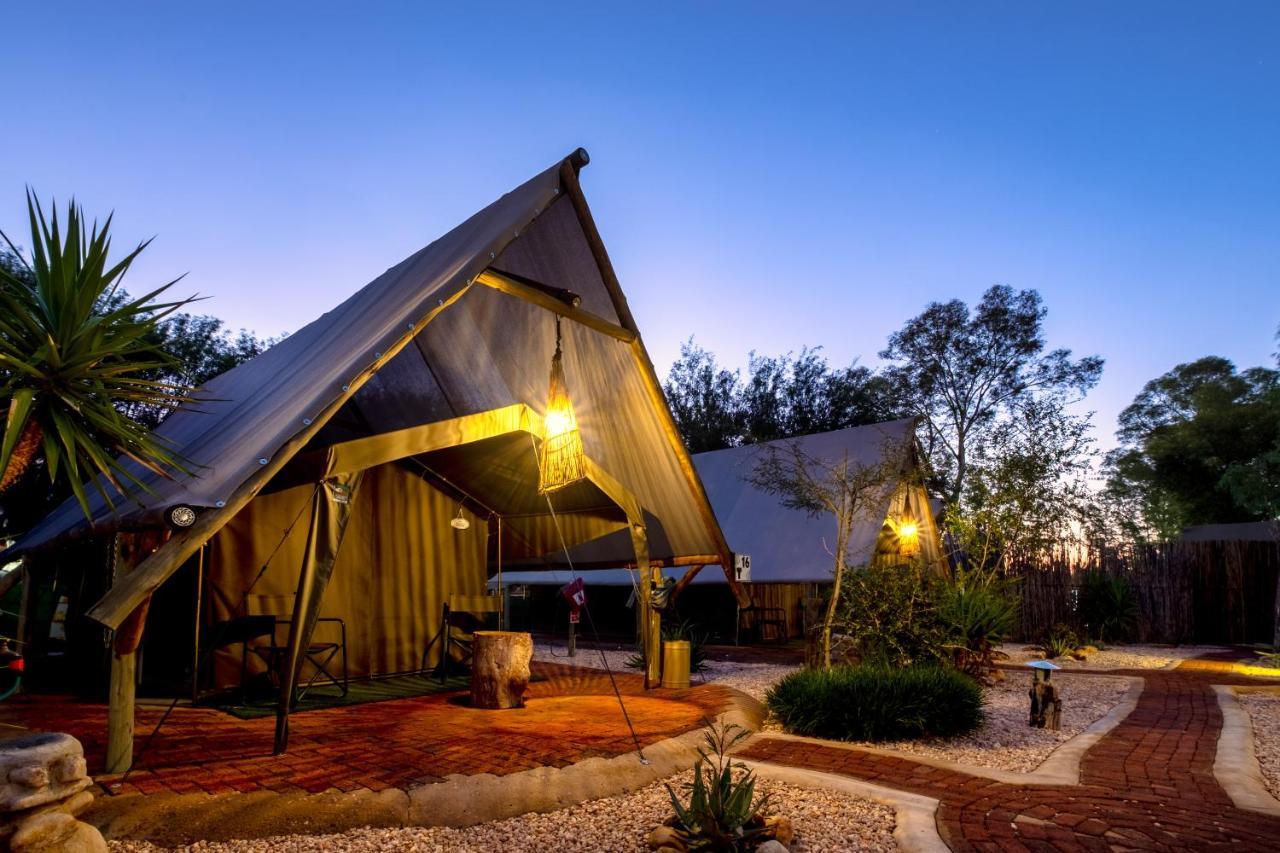 Urban Camp Hotel Уиндхоек Екстериор снимка