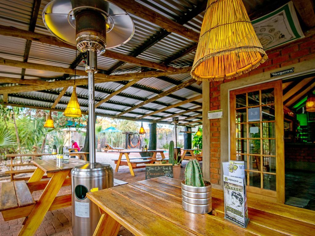 Urban Camp Hotel Уиндхоек Екстериор снимка