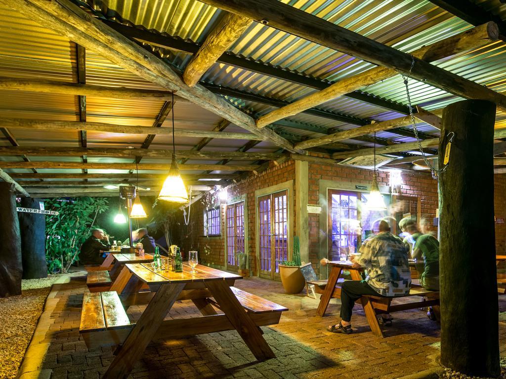 Urban Camp Hotel Уиндхоек Екстериор снимка