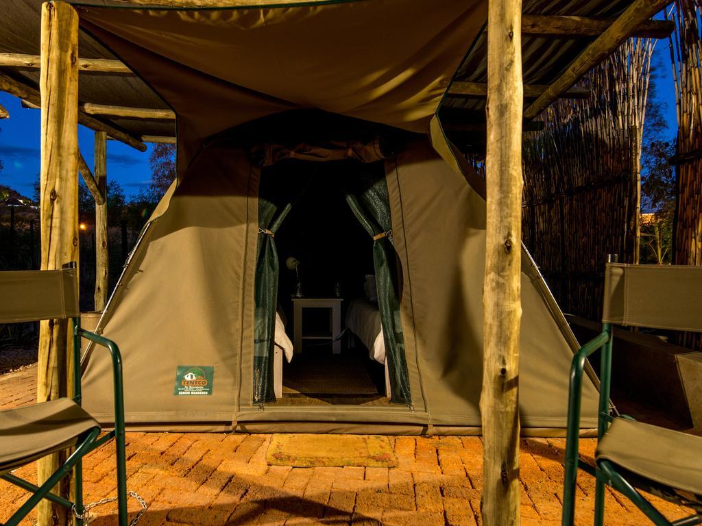 Urban Camp Hotel Уиндхоек Екстериор снимка