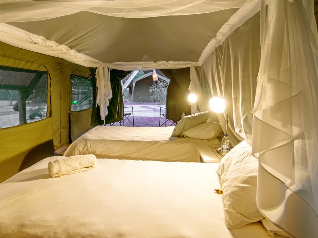 Urban Camp Hotel Уиндхоек Екстериор снимка
