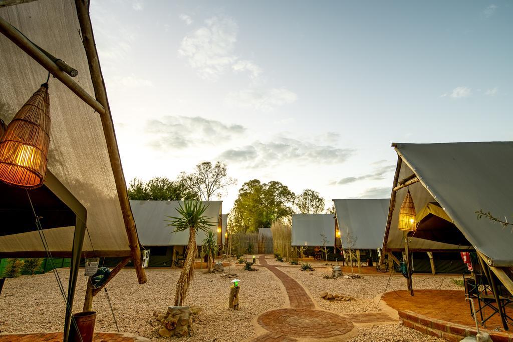 Urban Camp Hotel Уиндхоек Екстериор снимка